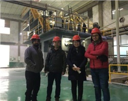 Group photo with clients in the plant
